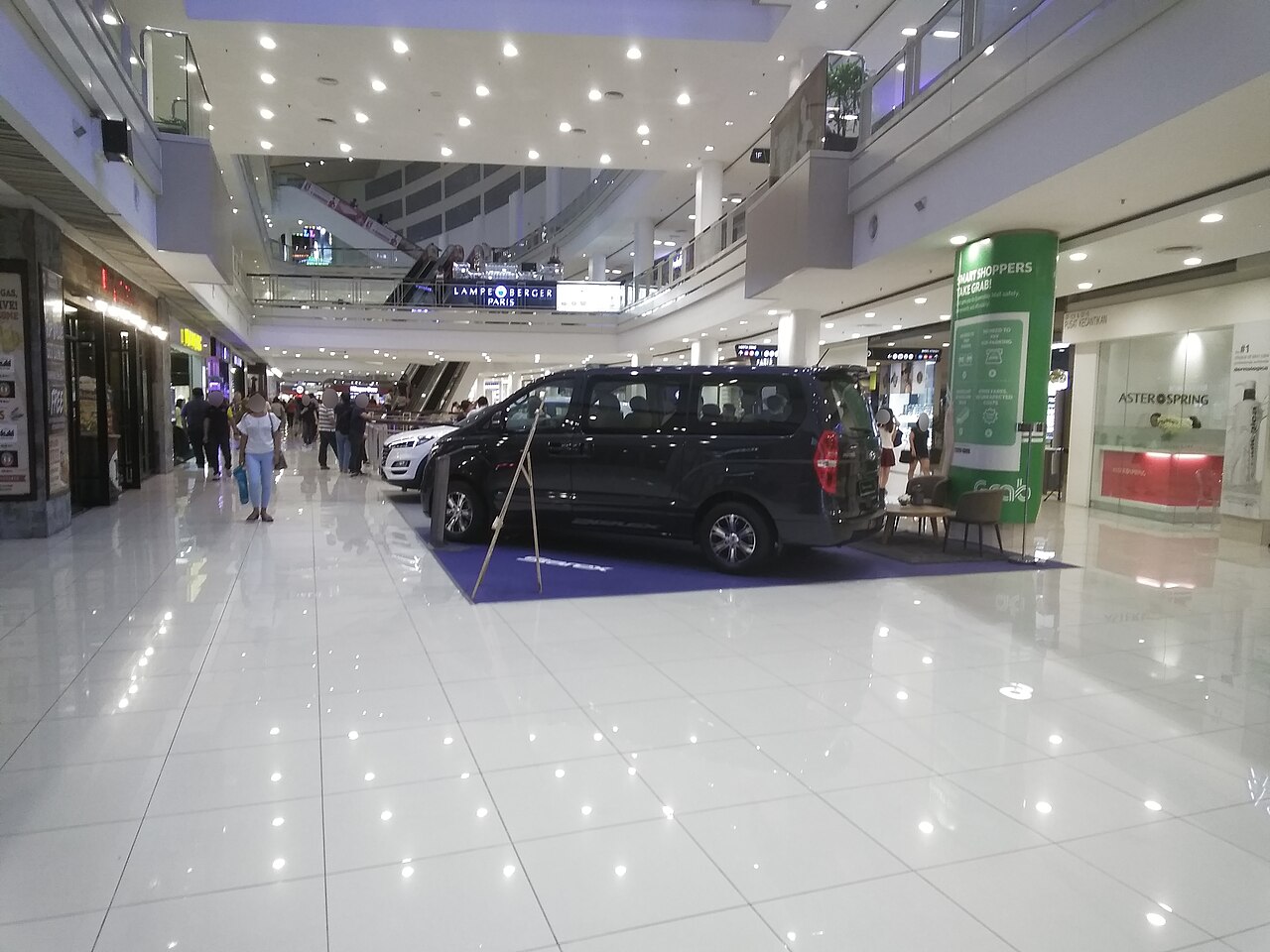 Hyundai Starex MPV 实拍,用于较大家庭团接送车型参考