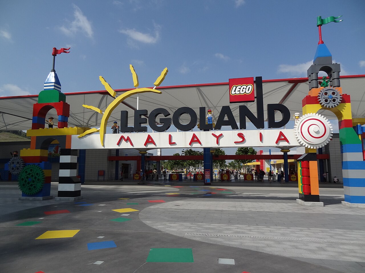 LEGOLAND Malaysia 入口区域实拍,用于家庭下车点规划
