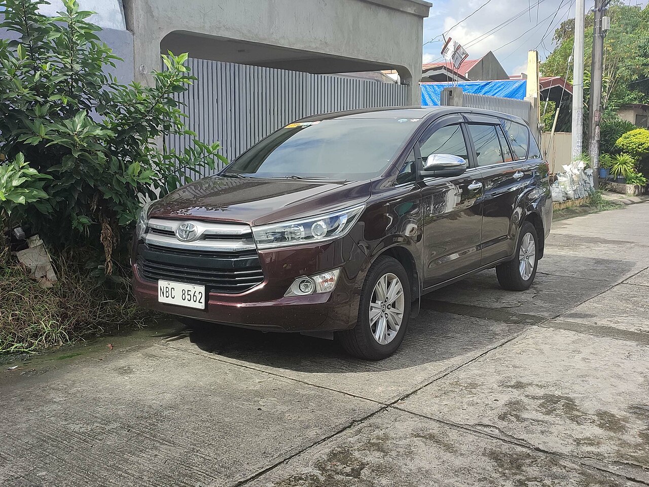 Toyota Innova MPV 实拍,用于家庭车型空间参考